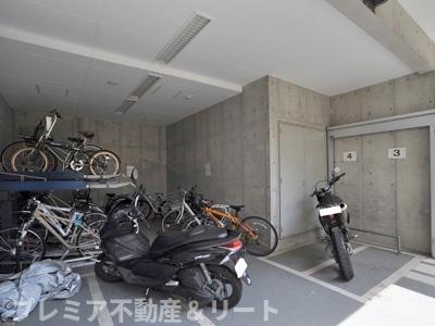 駐車場　バイク置き場があります
