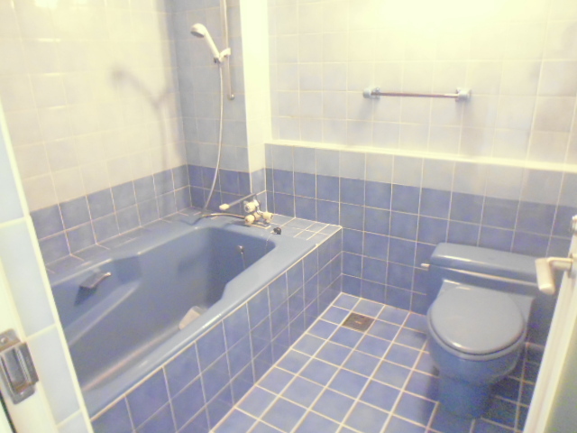 バス・シャワールーム　ゆったりサイズのバスルーム