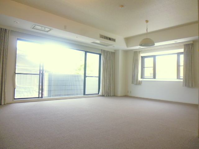 居室・リビング　２０帖以上の広いリビング