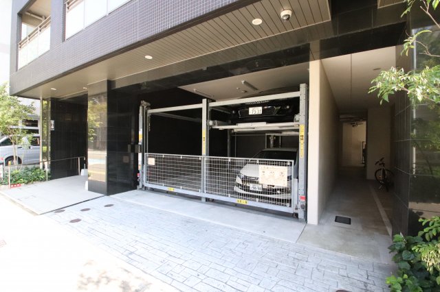 駐車場　駐車場に車を止められます