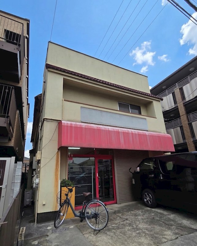 建物外観　1Fテナント入ってます。