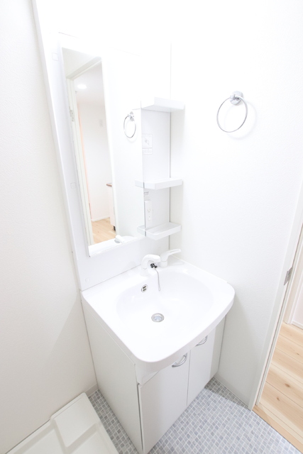 洗面設備　※別室参考写真。洗面化粧台です