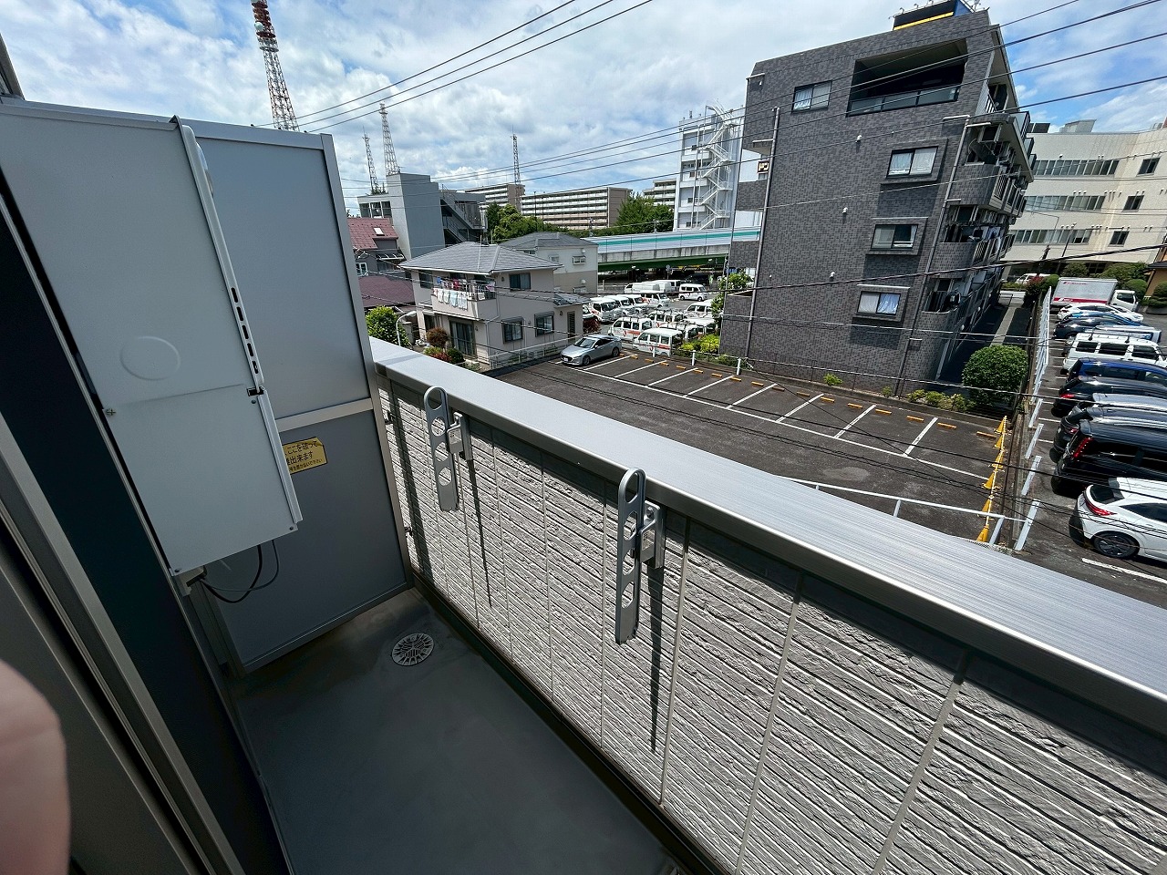 バルコニー　写真は内装済み別号室