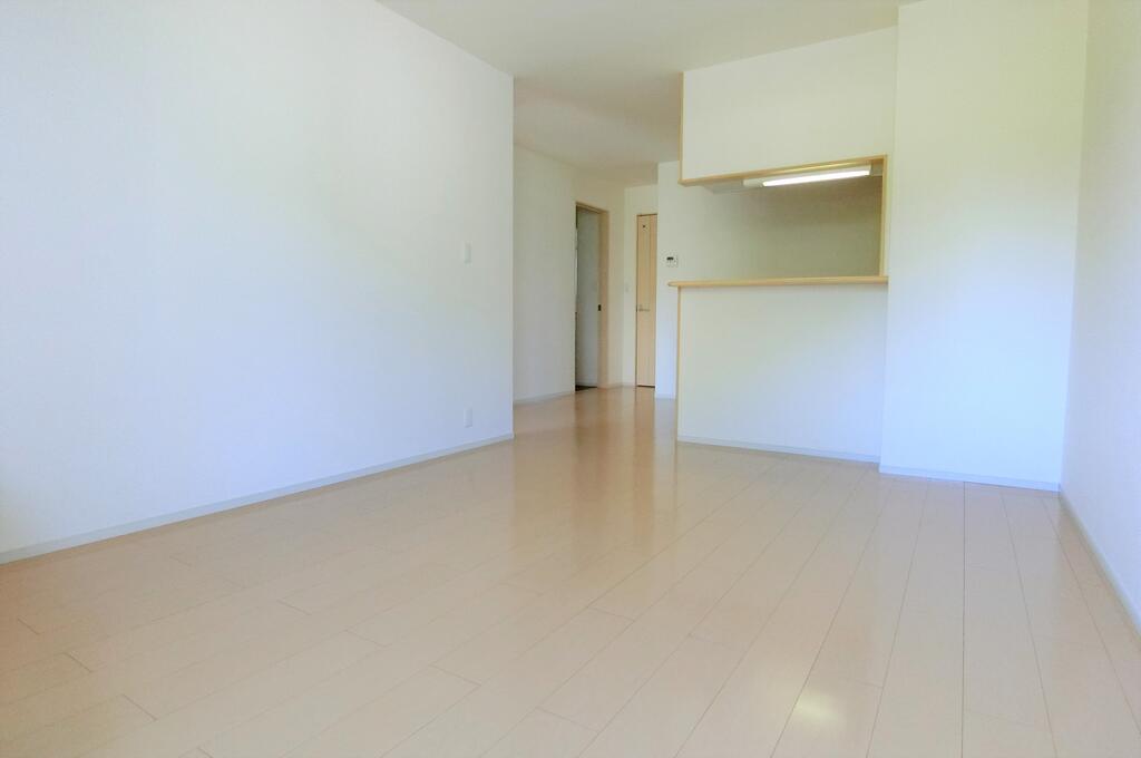 居室・リビング　同型物件の写真、配色に違いあり