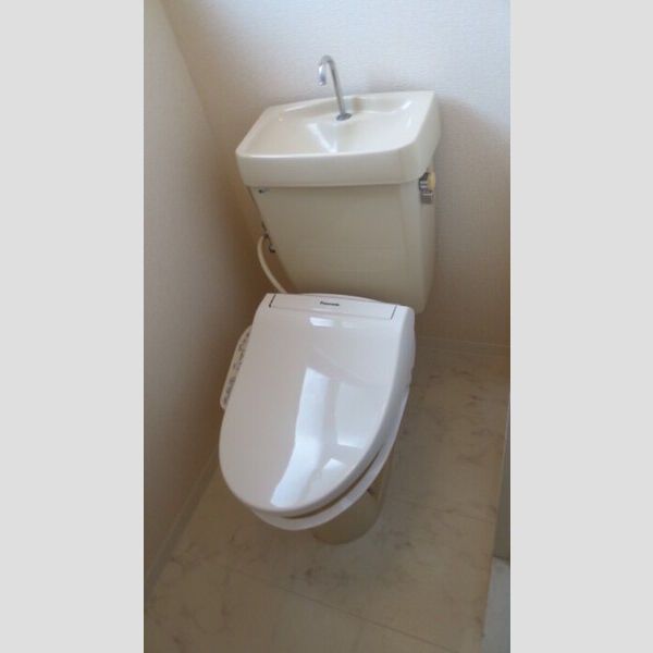 トイレ　温水洗浄暖房便座