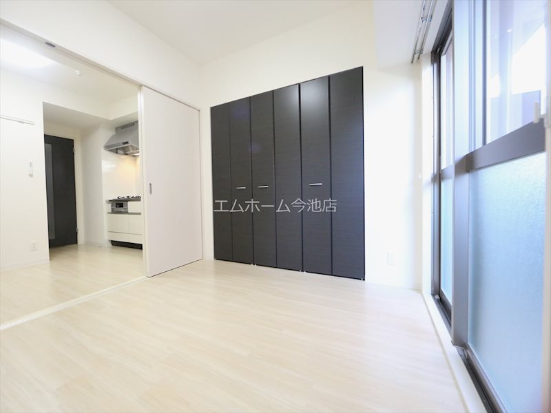 その他部屋・スペース　洋室5.5帖　エアコン付　収納充実しています