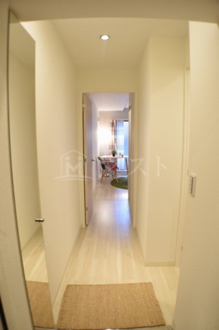 玄関　同物件別部屋参考写真