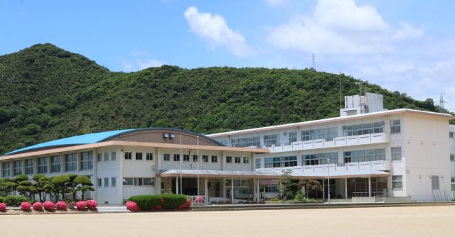 中学校　赤穂市立坂越中学校（中学校）まで1700m