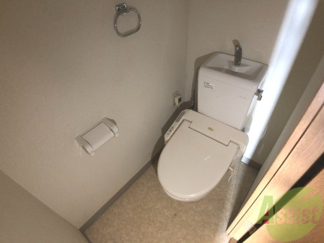 トイレ　トイレはシャワータイプ。人類最大の発明だと思います。