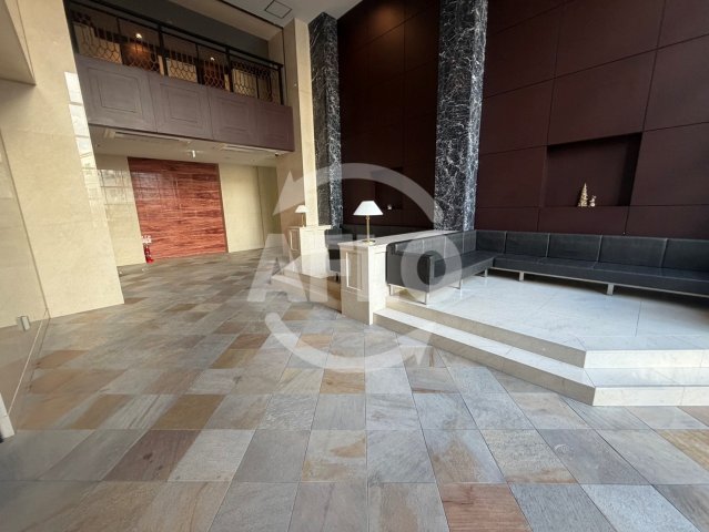 駐車場　エスティメゾン京橋　ロビー