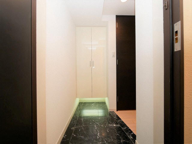 玄関　エスティメゾン京橋　玄関スペース