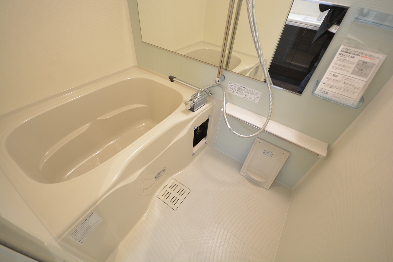 バス・シャワールーム　コンパクトで使いやすいお風呂です