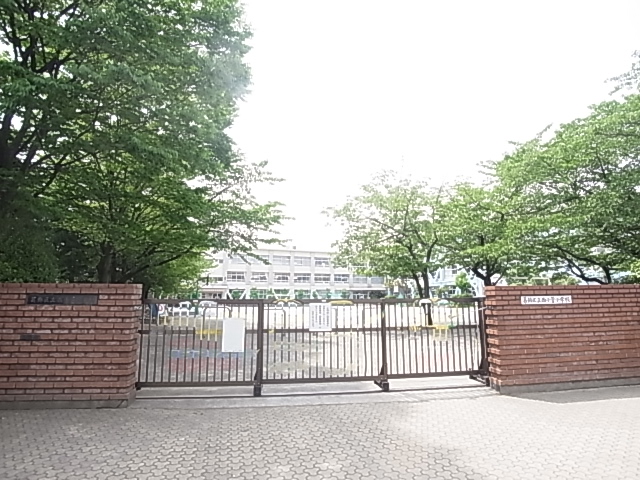 小学校　葛飾区立西小菅小学校（小学校）まで984m