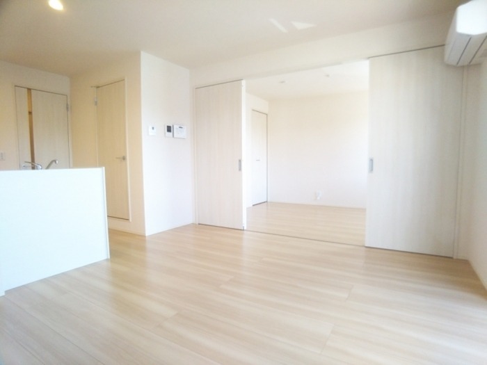 居室・リビング　明るいリビングです。