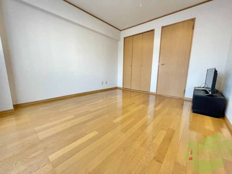 その他部屋・スペース　リビングはフローリングで収納が付いております