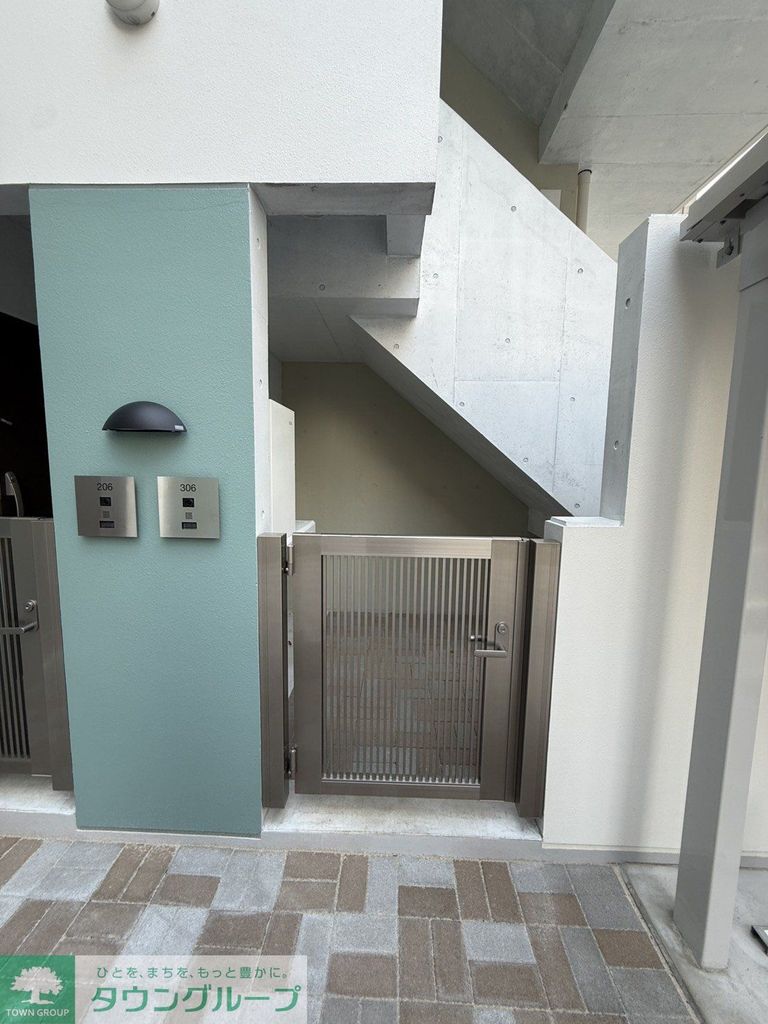 玄関　お部屋探しはタウンハウジングへ♪