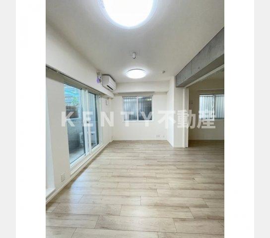 居室・リビング　こちらのリビングで趣味の時間をお楽しみください