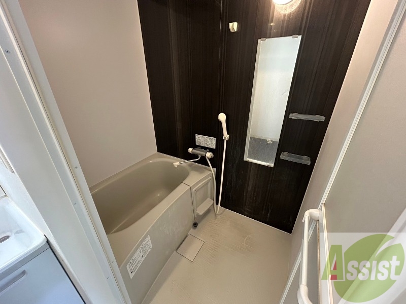 バス・シャワールーム　お風呂になります。一日の疲れを癒してくださいね。