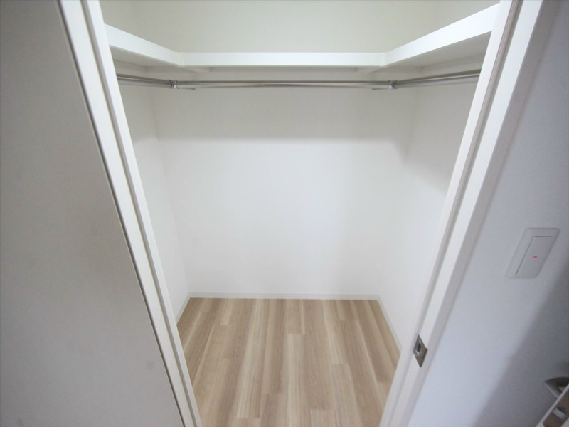 収納　ウォークインクローゼット（収納充実してます）