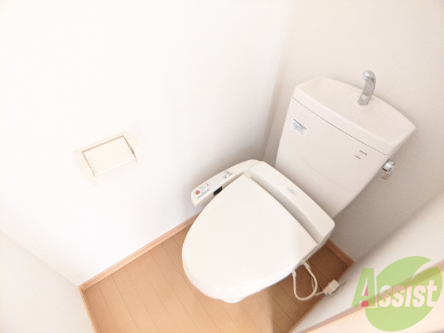 トイレ　人気のウォシュレットつきのトイレです。快適ですよ。