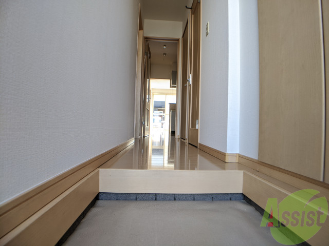 玄関　玄関からの様子を撮影してみました。動線になります。