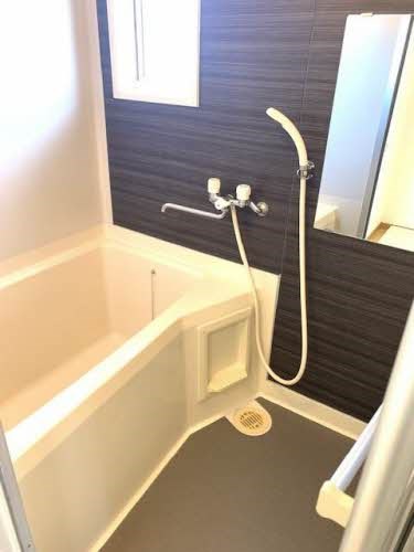 バス・シャワールーム　小窓があり換気可能！