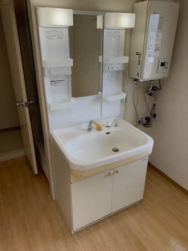 洗面設備　嬉しい独立洗面化粧台です
