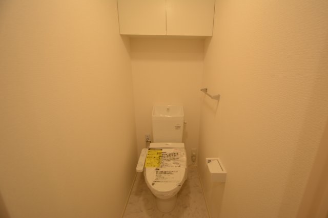 トイレ　温水洗浄便座機能付きのトイレです♪