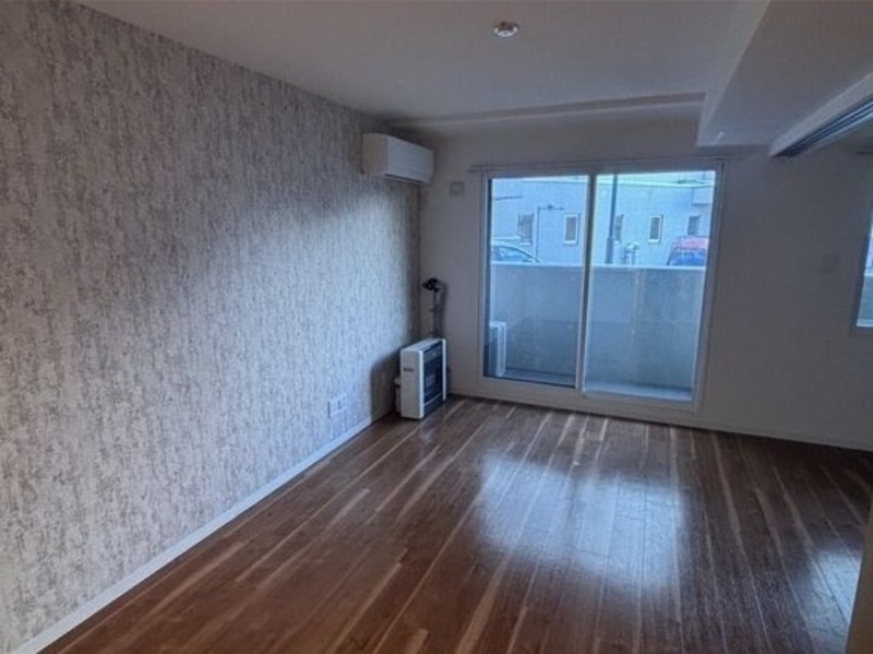 居室・リビング　退去予定につき反転タイプの画像です。