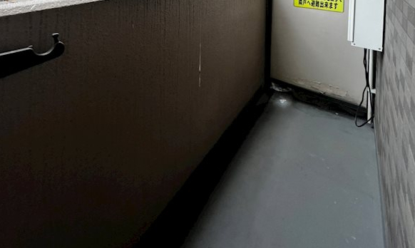 バルコニー　暖かな日差しのふりそそぐバルコニー