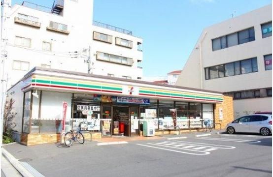 コンビニ　セブンイレブン大田区千鳥町駅前店（コンビニ）まで580m