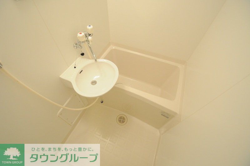 バス・シャワールーム　仕様・設備は現況と異なる場合があります。現況優先。