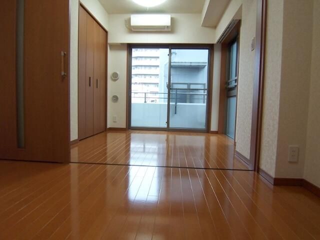 居室・リビング　こちらのリビングで趣味の時間をお楽しみください