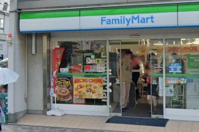 コンビニ　ファミリーマート横浜青木町店（コンビニ）まで128m