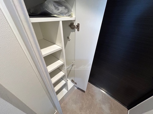 玄関　リブマックス仕様の家具家電付き