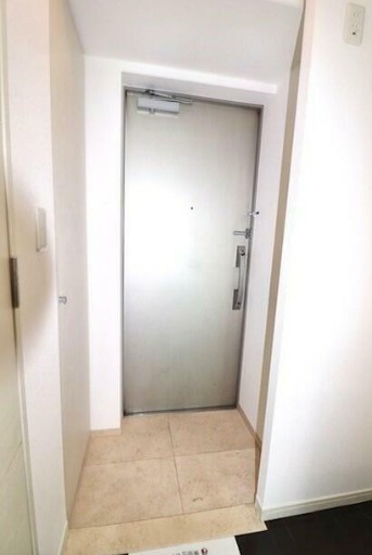 玄関　※同間取り参考写真※