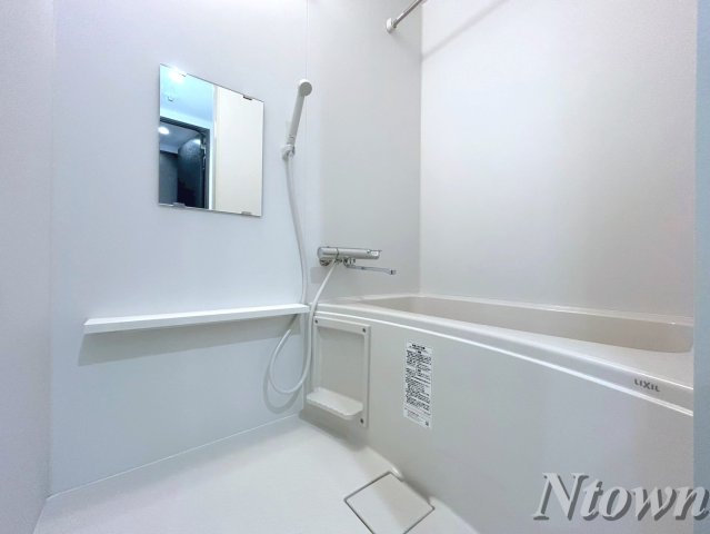 バス・シャワールーム　コンパクトで使いやすいお風呂です