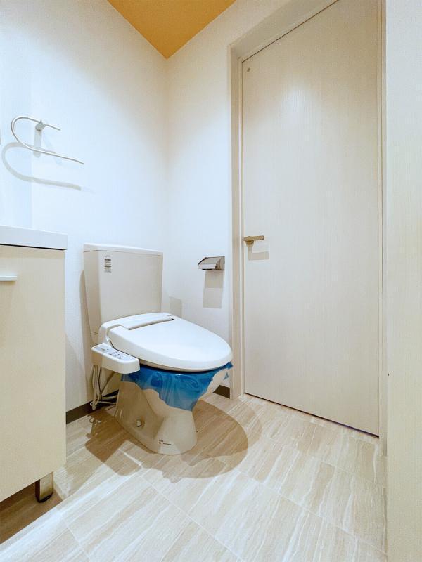 トイレ　温水洗浄便座