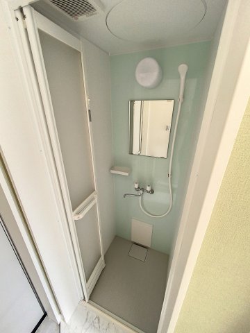 バス・シャワールーム　シャワールームあります。