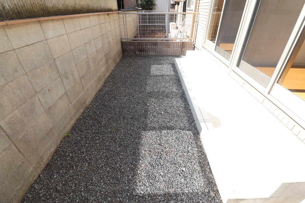 バルコニー　広々お庭です♪