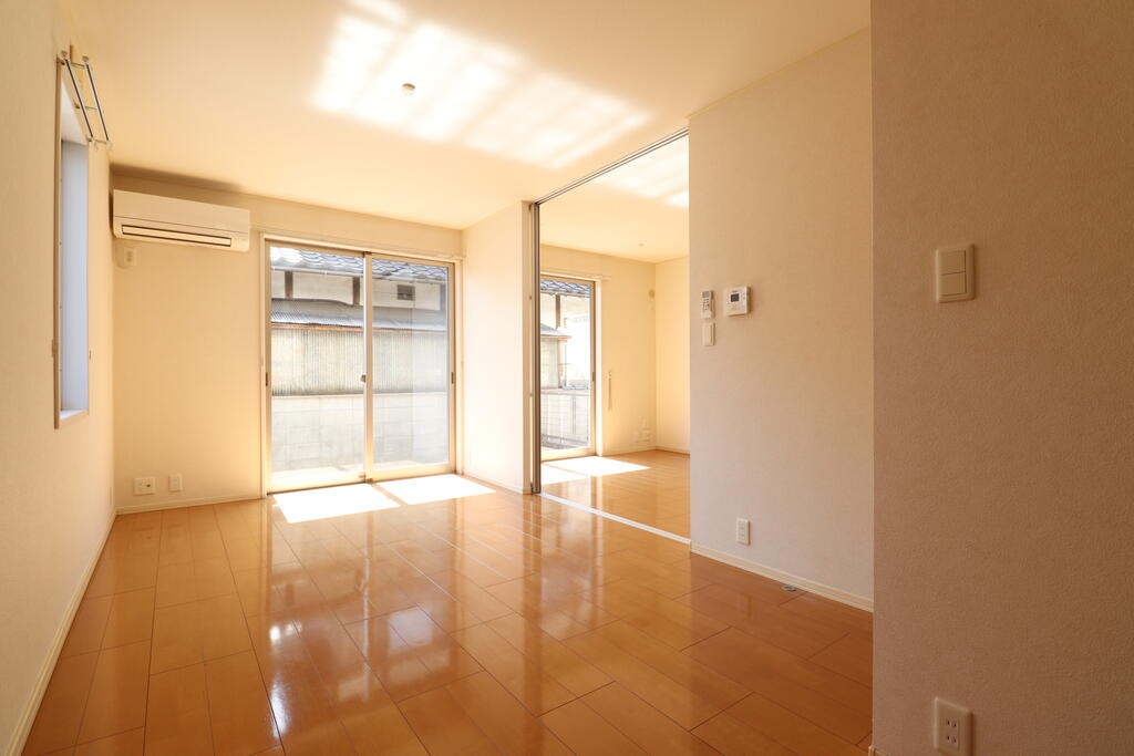 居室・リビング　10.0帖の日当たりの良いリビングです♪