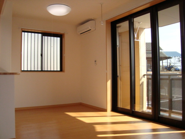 居室・リビング　※別部屋参考写真