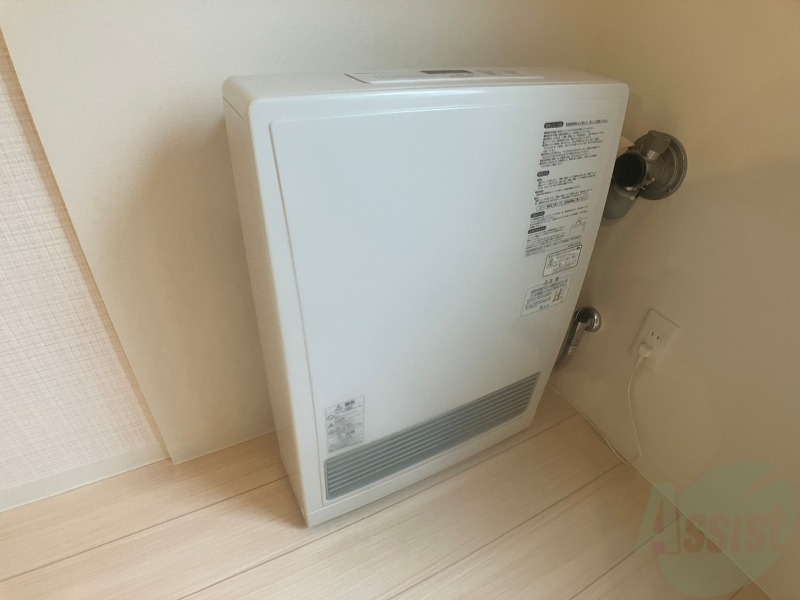 その他　ガス暖房です。寒い冬もこれで乗り切りましょう！