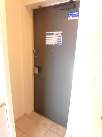 玄関　レジディア大井町　反転