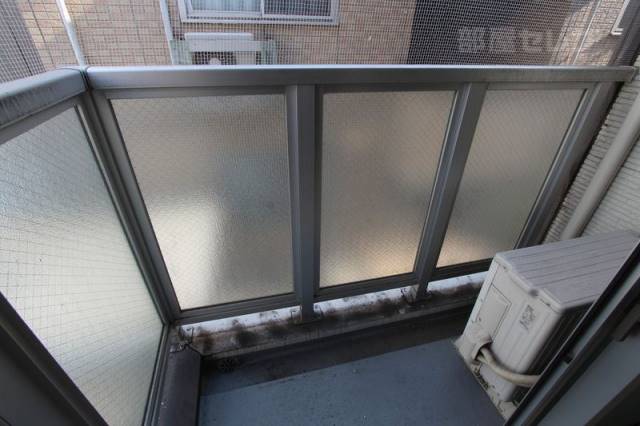 バルコニー　ベランダでいっぷく・・・　※２０２号室の写真です