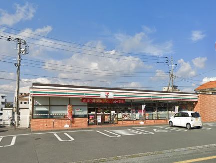 コンビニ　セブンイレブン 久留米試験場駅前店（コンビニ）まで681m