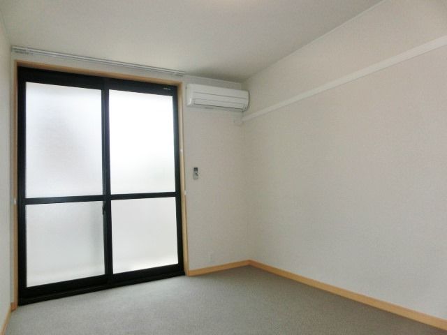 居室・リビング　明るい光の入る室内です