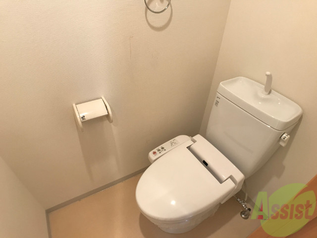 トイレ　ウォシュレット機能がついたトイレです。安心して使用できます。