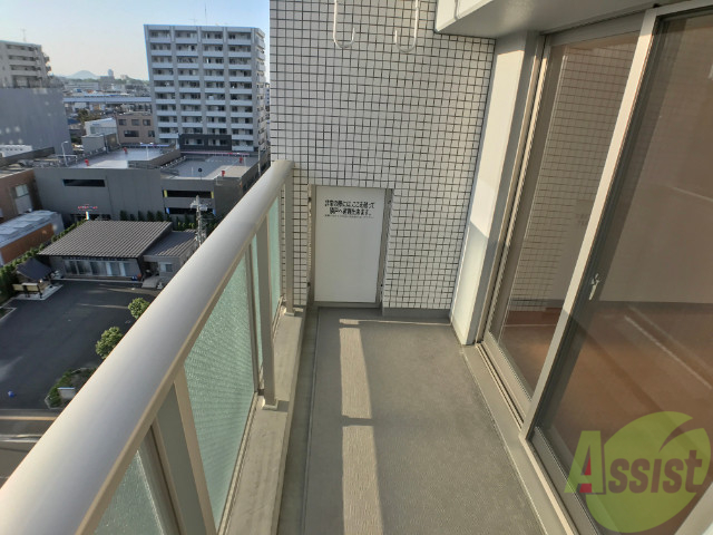 バルコニー　バルコニーは幅があり、広い印象を受けました。