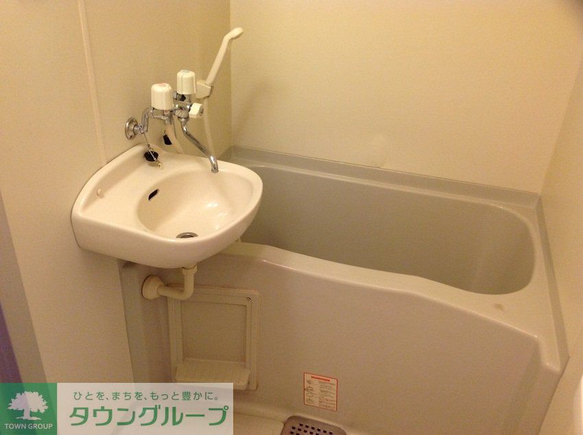 バス・シャワールーム　洗面台付お風呂です。